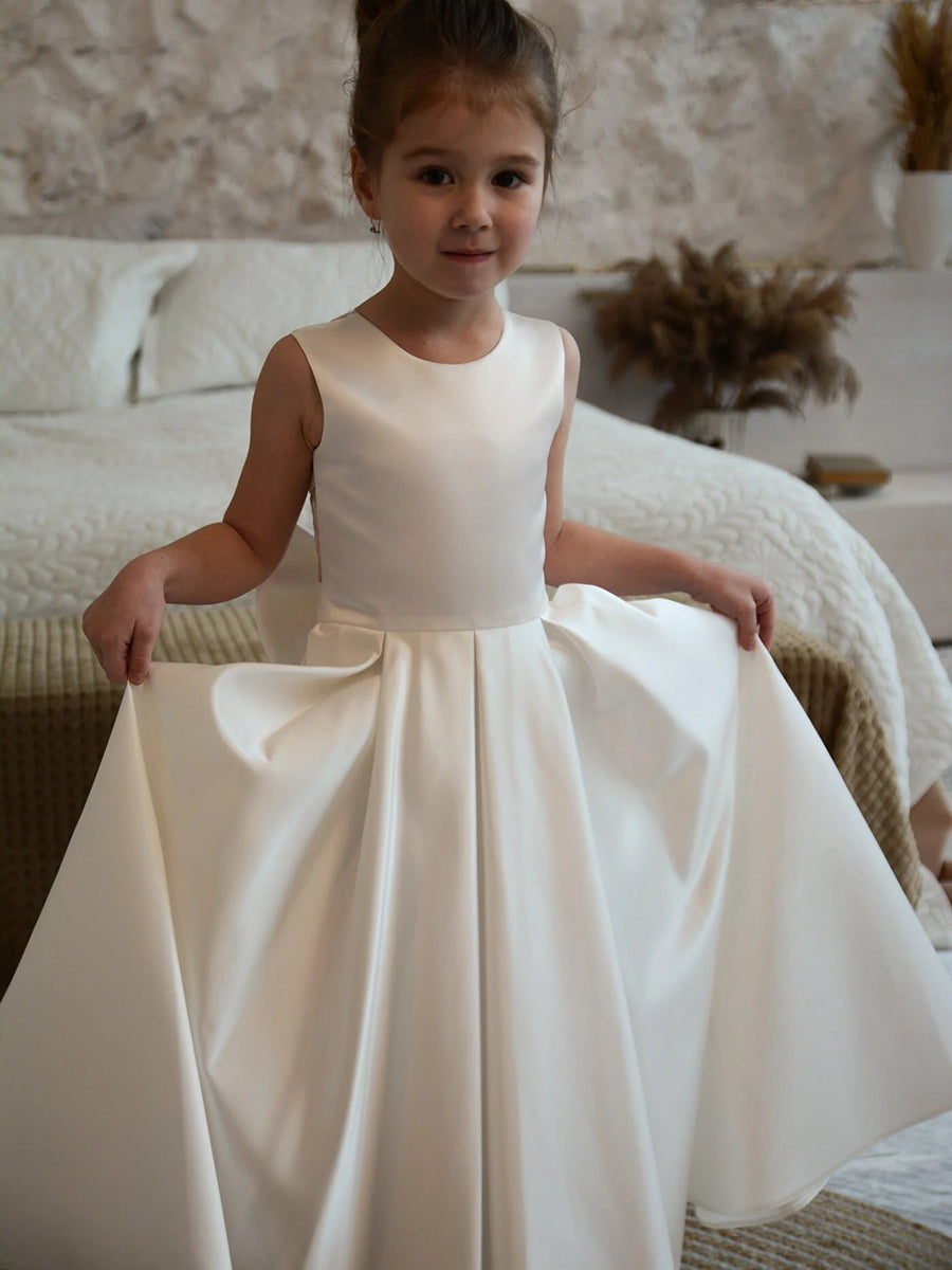 A-Line/Princess Round Neck Sleeveless Appliques Flower Girl Dresses with Pearl & Bow