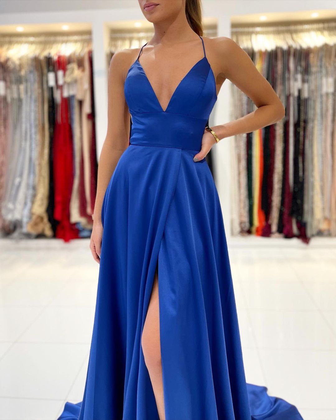 edgynewlook Stunning Royal Blue Modern V-Neck Prom Dress Front Split