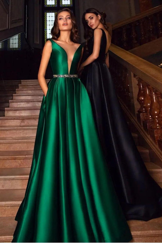 edgynewlook Beautiful Dark Green Satin Spaghtti Strap Sleeveless Long Pleated Prom Dress with Beadings