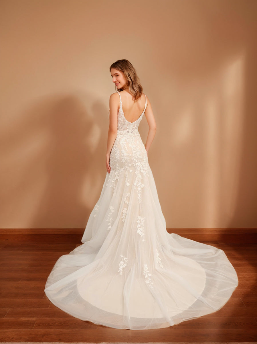 Trumpet/Mermaid Spaghetti Straps Long Tulle Wedding Dresses with Lace Appliques