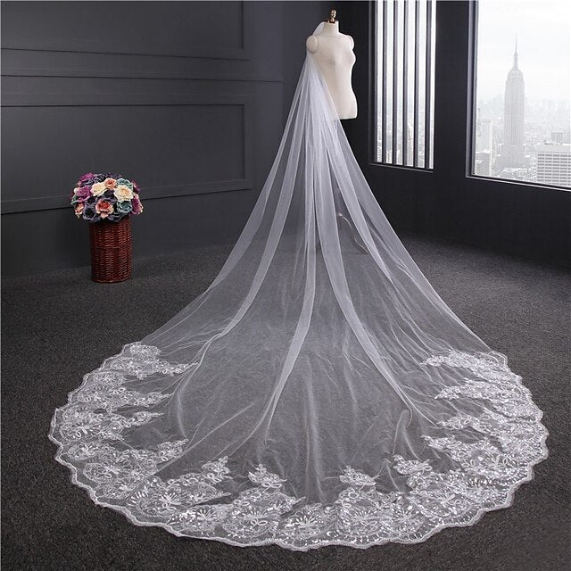 One-tier Cute Wedding Veil Cathedral Veils with Embroidery  Lace / Oval