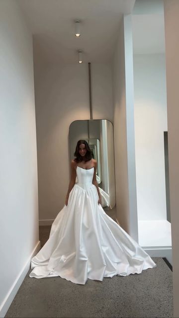 Stunning Ball Gown Strapless Satin Wedding Dresses        fg7290