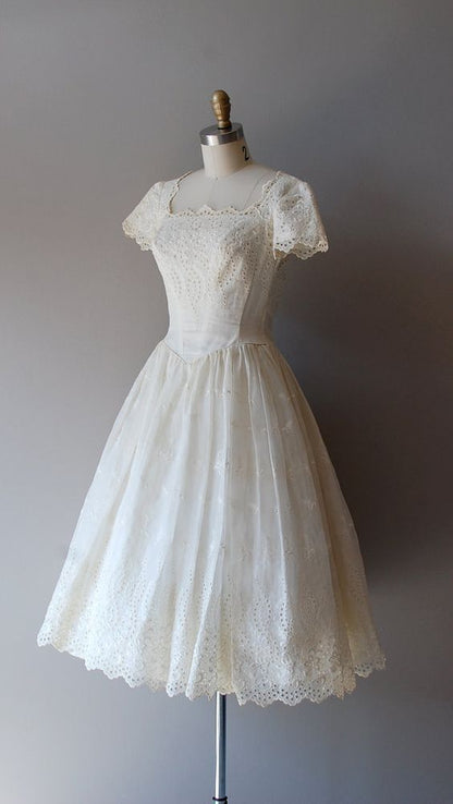 Vintage A-Line Short Lace Tea Length Wedding Dress Chic Midi Bridal Gown with Sleeve     fg5778