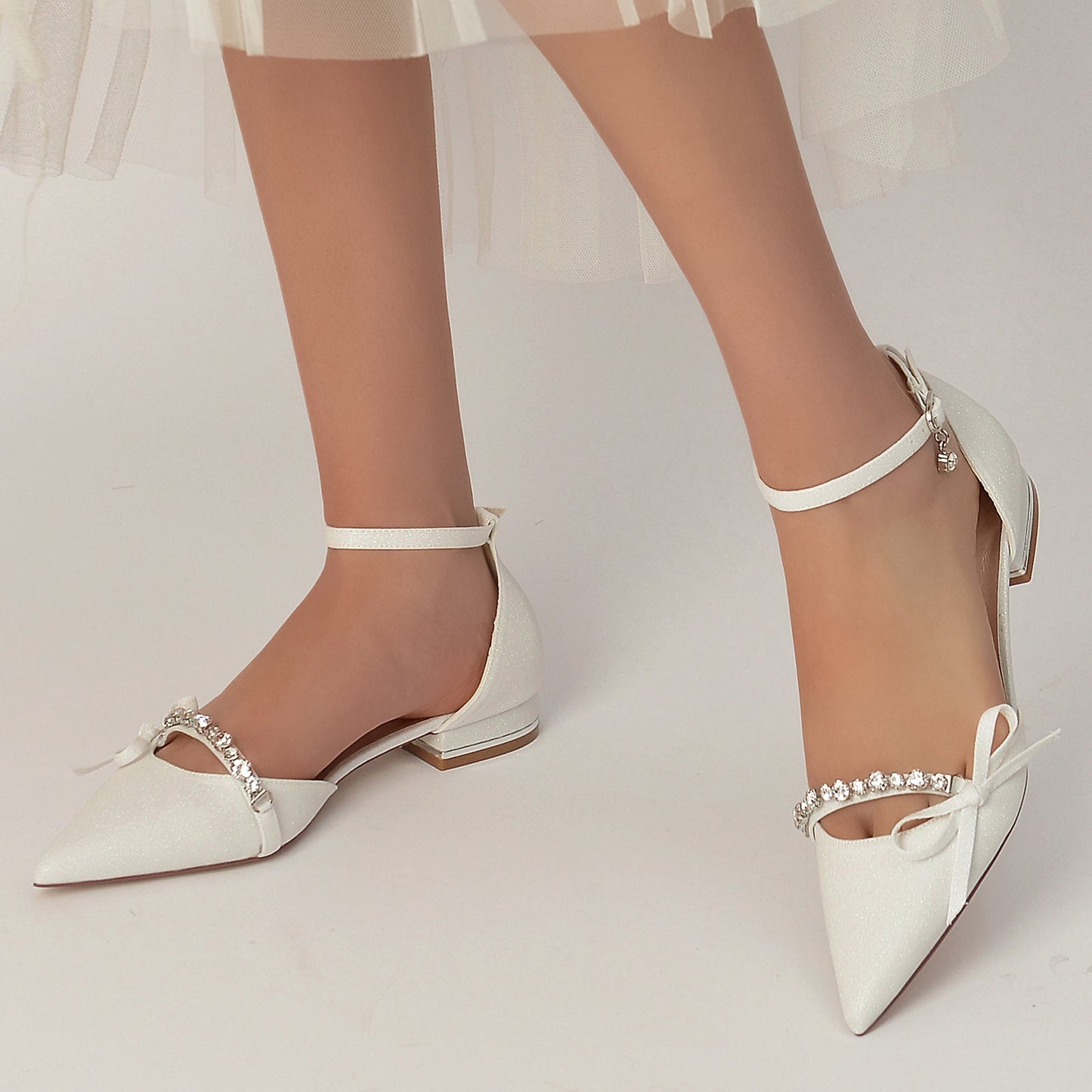 Women's Wedding Shoe Crystal Bow Glitter Pointed Toe Low Buckle Bridal Shoes