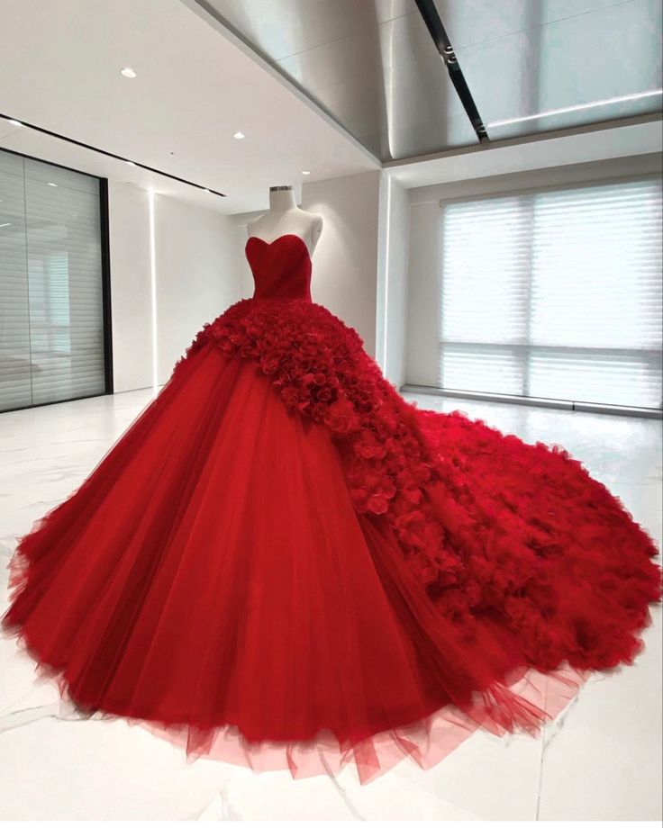 Red gorgeous elegant tube top floral long floor length trailing tulle ball gown evening gown wedding dress gh3140