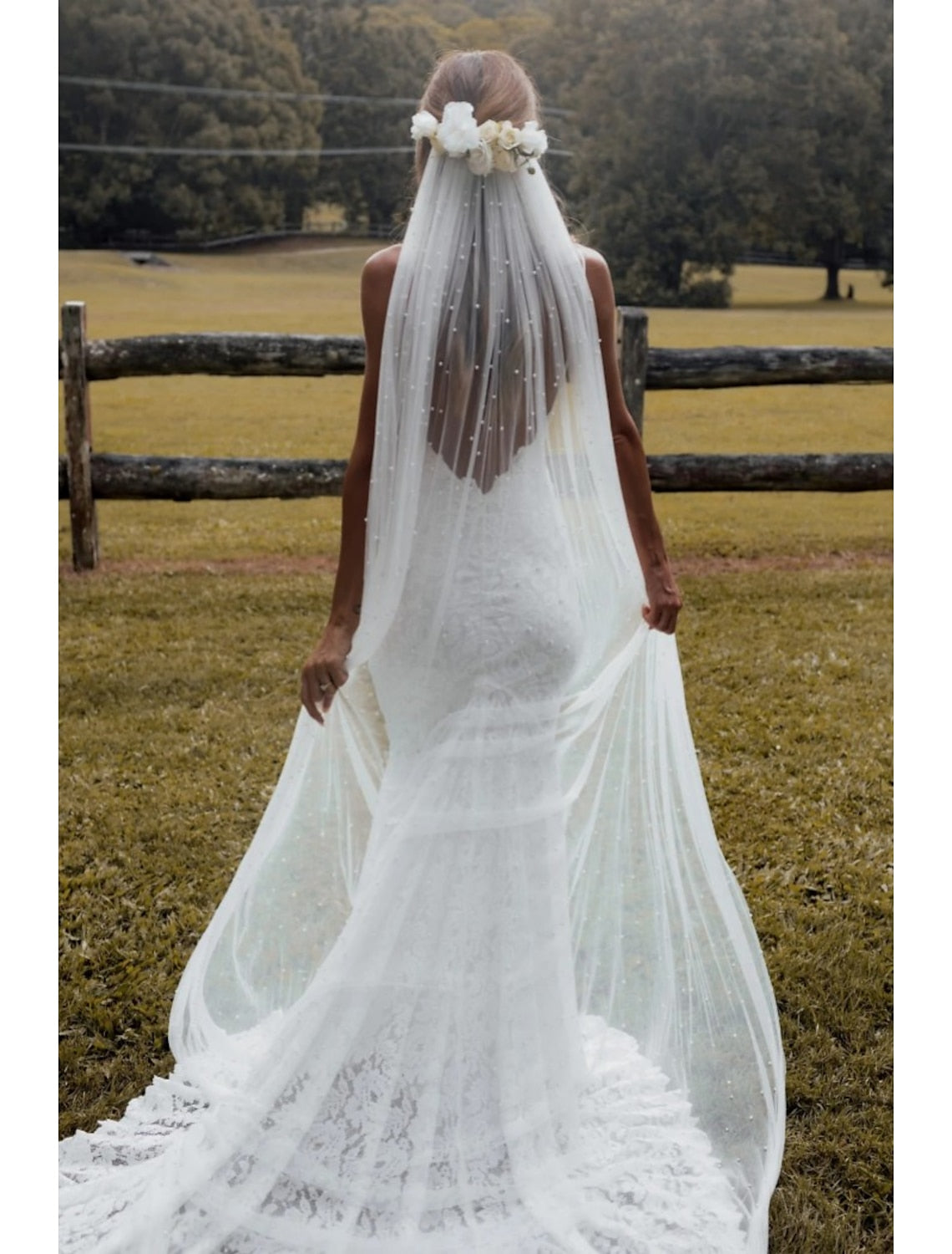 One-tier Vintage Style / Pearls Wedding Veil Cathedral Veils with Faux Pearl 110.24 in (280cm) Tulle