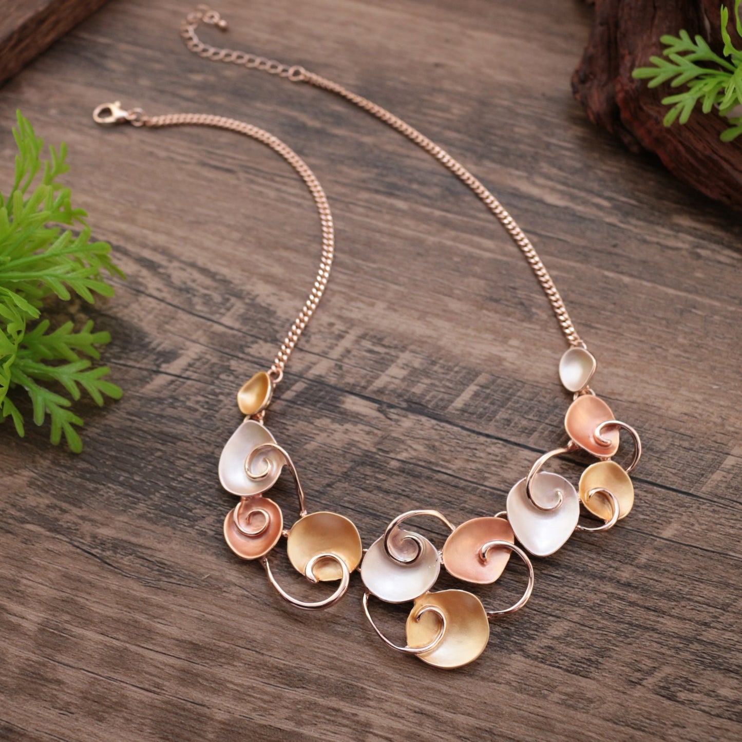 Fashionable Art Enamel Irregular Cutout Petal Alloy Necklace