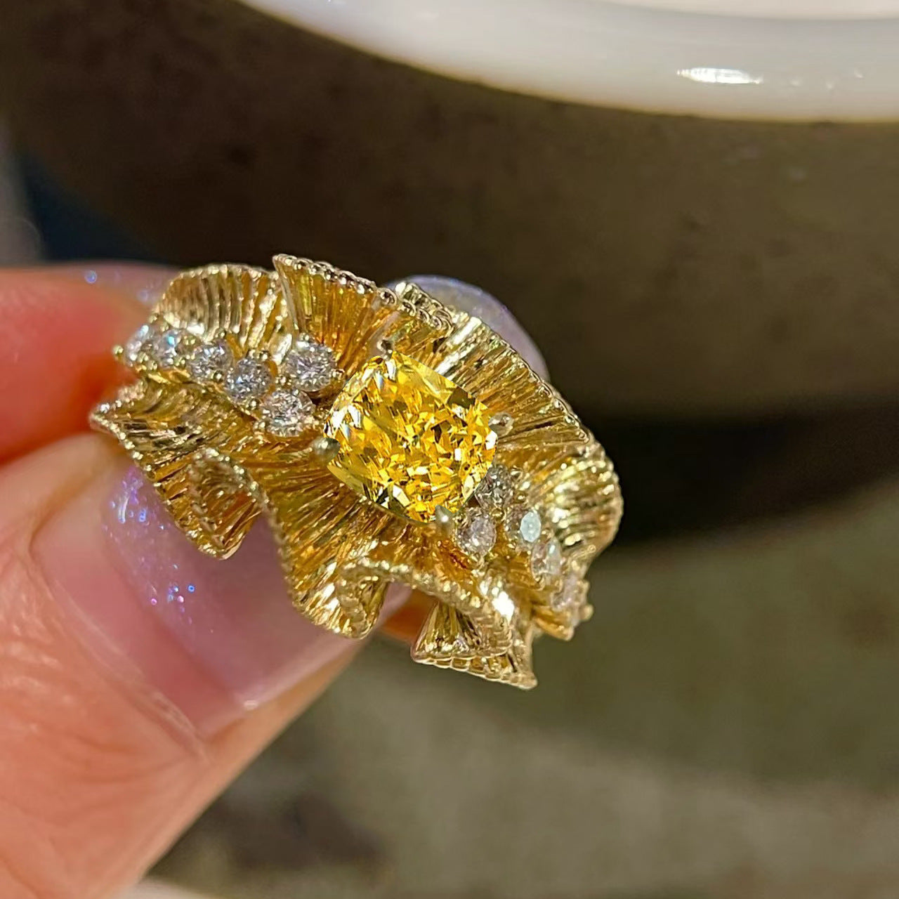 Vintage Yellow Diamond Lace Frill Wrought Gold Women's Ring