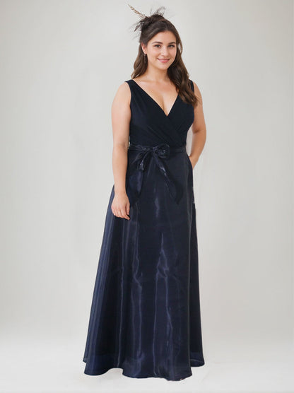 A-Line/Princess V-Neck Sleeveless Floor-Length Plus Size Mother of the Bride Dresses with Bow