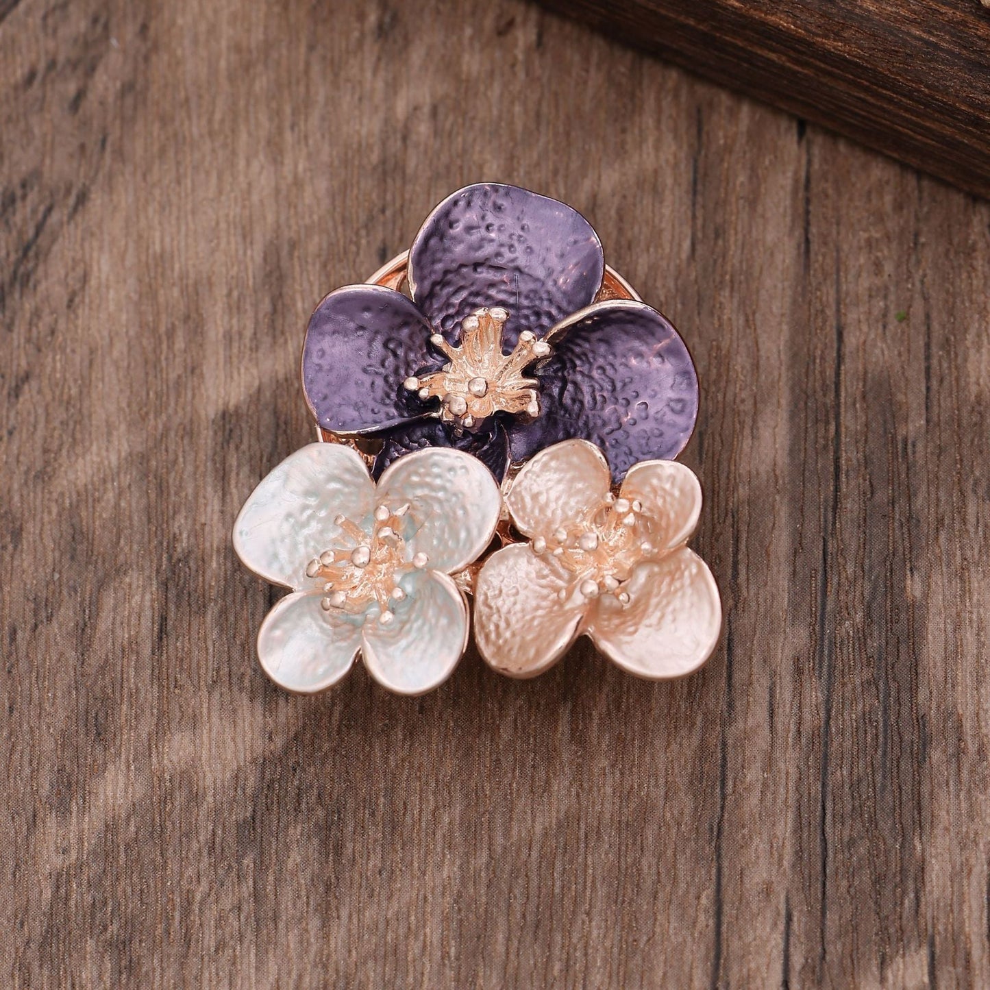 High-end Elegant Enamel Flower Magnetic Alloy Brooch Accessories