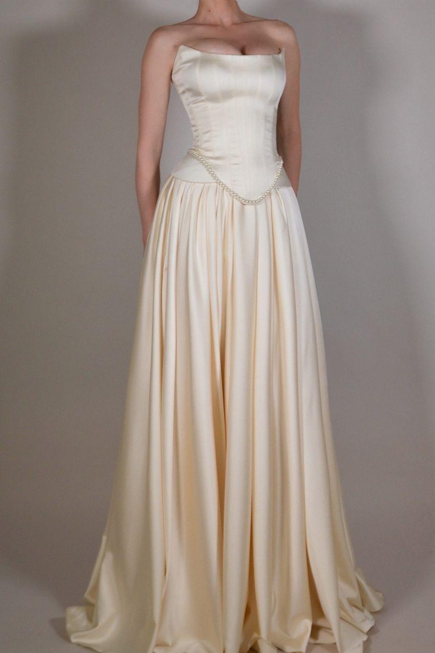 edgynewlook Exquisite Satin Ivory Sleeveless Strapless Long Pleated Prom Dress with Beadings