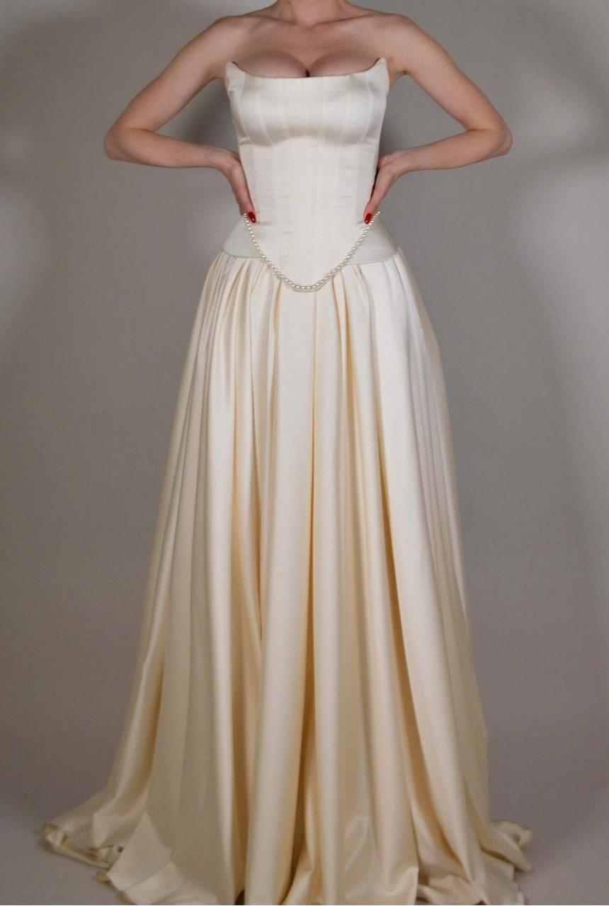 edgynewlook Exquisite Satin Ivory Sleeveless Strapless Long Pleated Prom Dress with Beadings