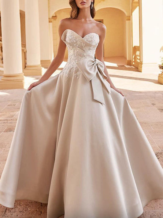 A-Line/Princess Sweetheart Court Train  Sleeveless Wedding Dresses With Bow(s)