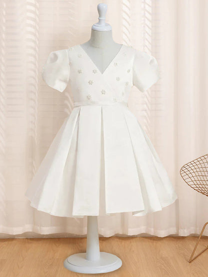 A-Line/Princess V-Neck Short Sleeves Knee-Length Flower Girl Dress with Appliques