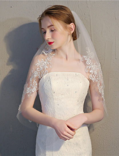 Two-tier Stylish / Lace Applique Edge Wedding Veil Elbow Veils with Appliques Lace