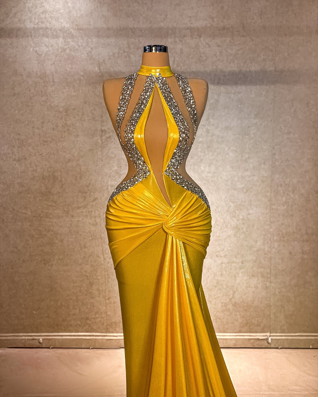 edgynewlook Sexy Gold Sleeveless Halter Straps Beads Long Prom Dress