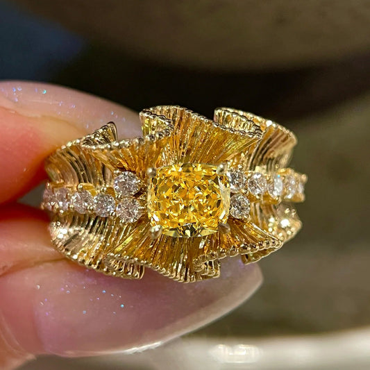 Vintage Yellow Diamond Lace Frill Wrought Gold Women's Ring