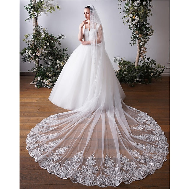 One-tier Lace Wedding Veils with Applique Edge