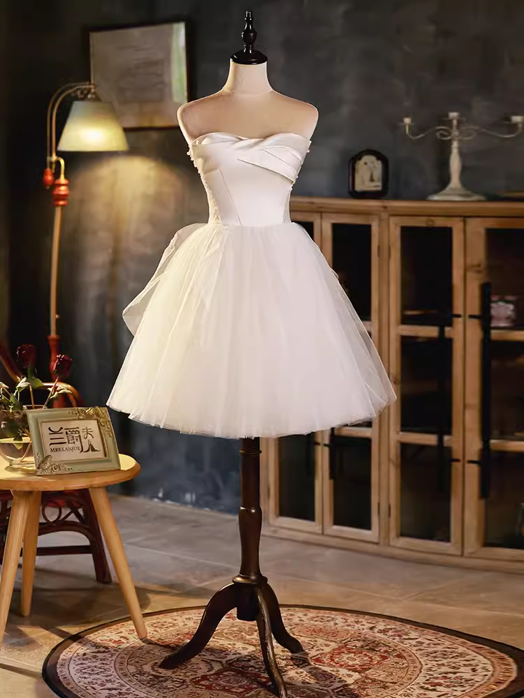 Elegant Ball Gown Straplesss Tulle Party Dress White Homecoming Dresses C432