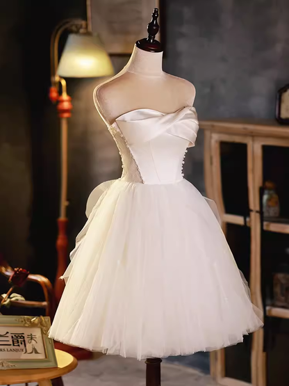 Elegant Ball Gown Straplesss Tulle Party Dress White Homecoming Dresses C432