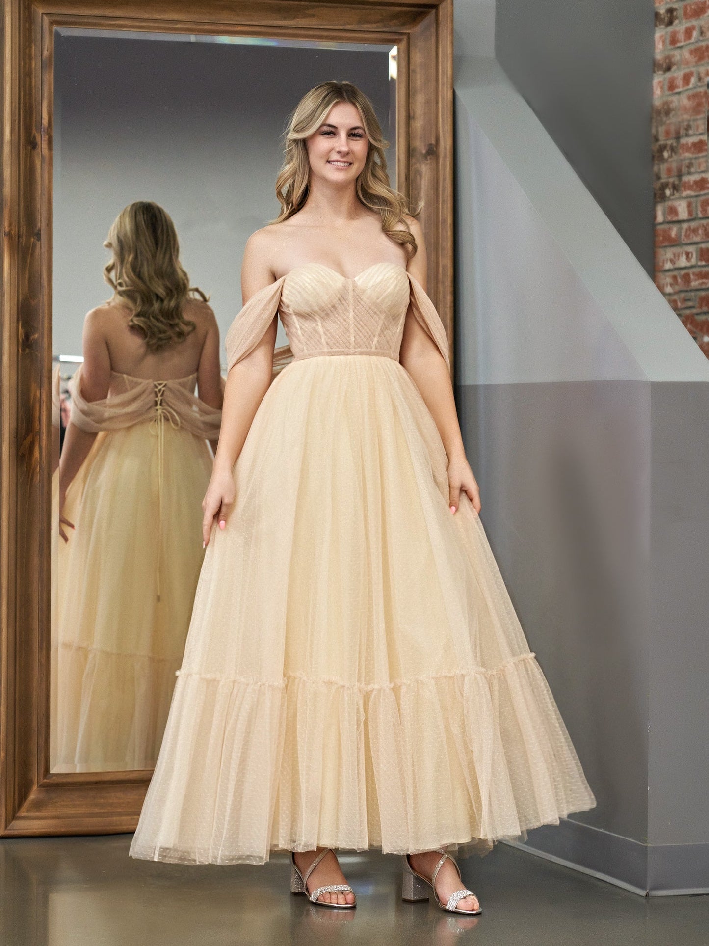 Nova | A-Line Champagne Tulle Sweetheart Tea-Length Prom Dress