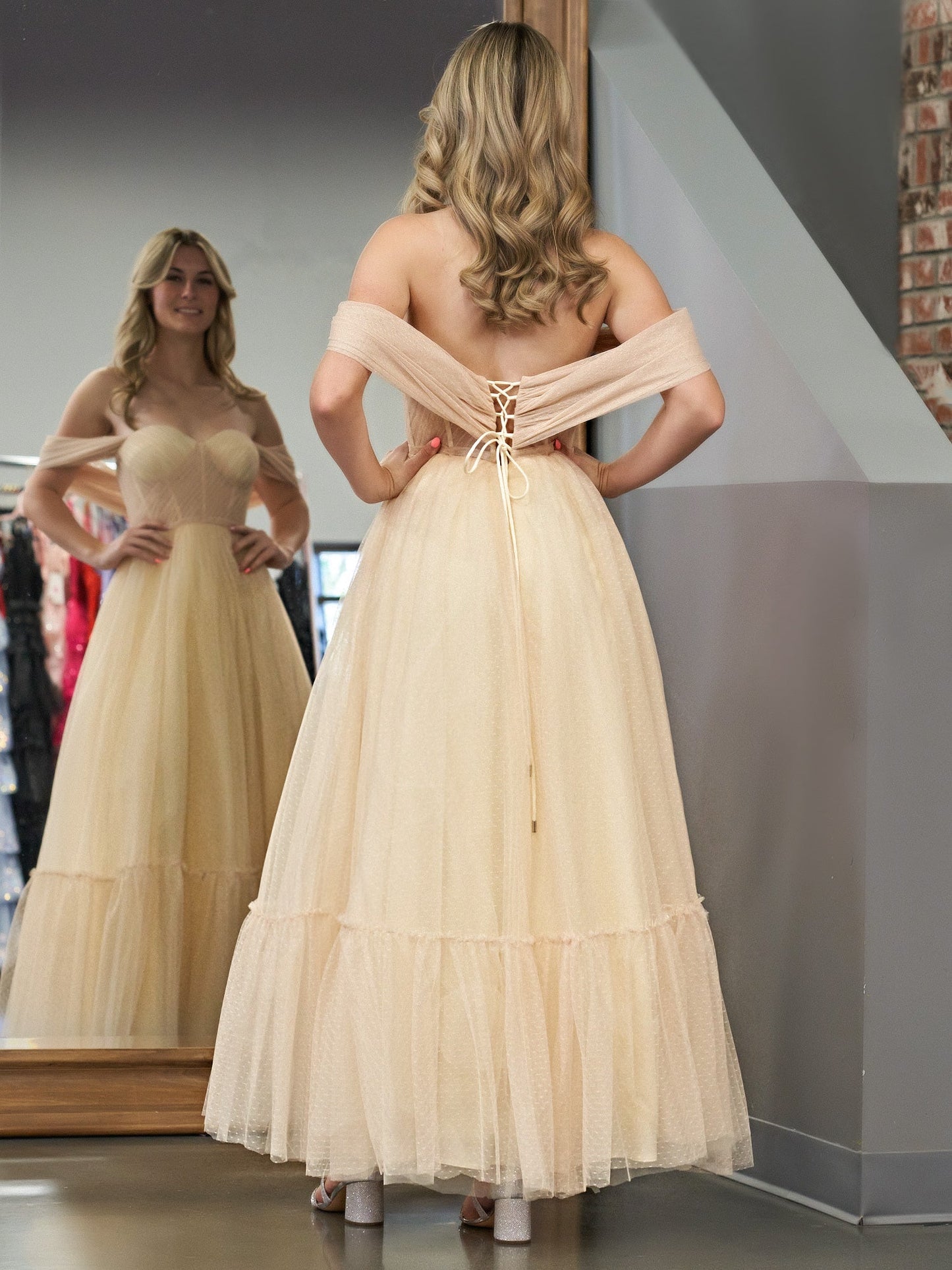 Nova | A-Line Champagne Tulle Sweetheart Tea-Length Prom Dress