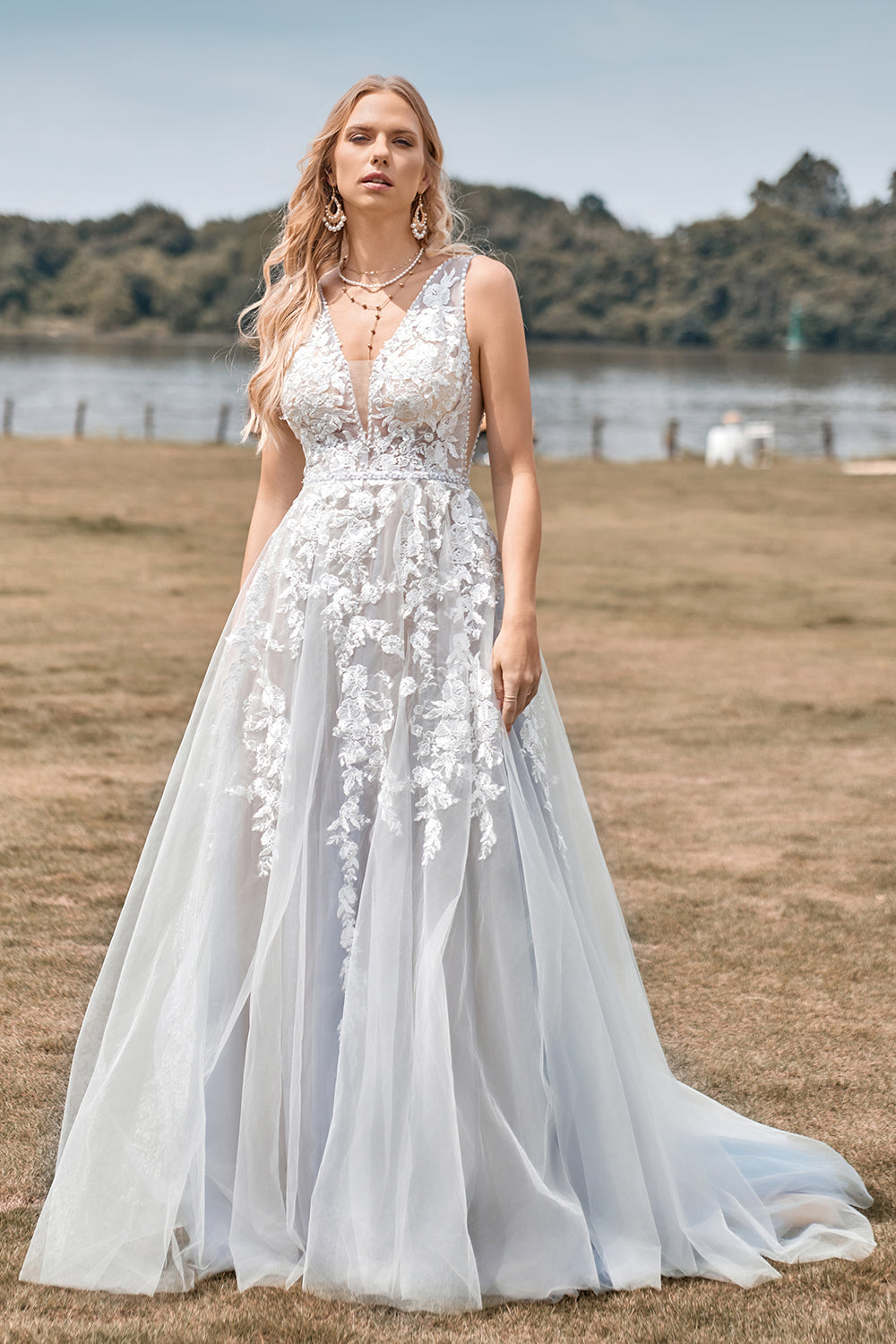 A Line Tulle Ivory Wedding Dress with Appliques