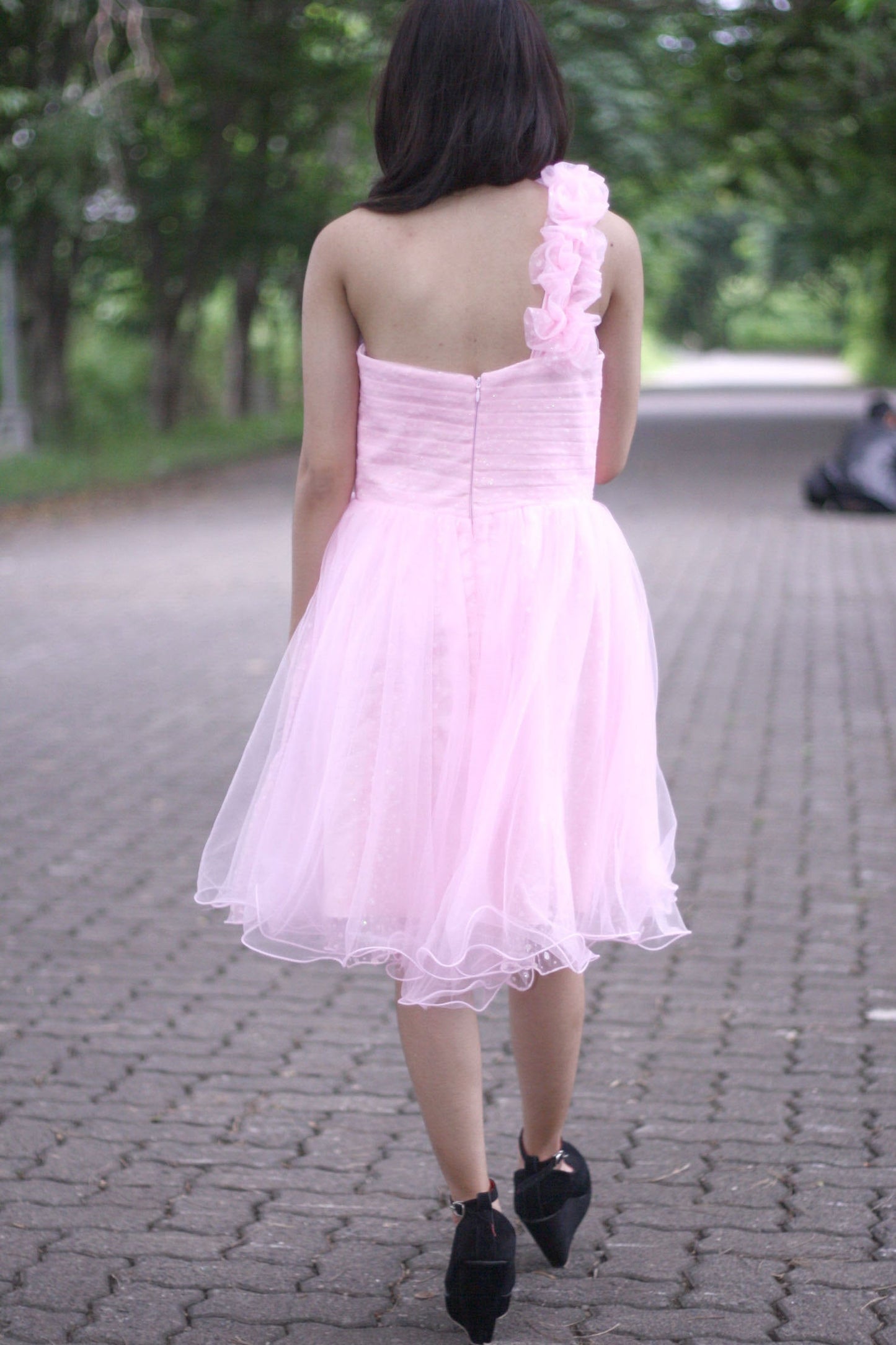 A-line One-shoulder Knee Length Tulle Handmade Flower Homecoming Dress