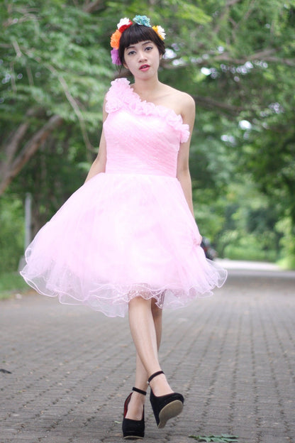 A-line One-shoulder Knee Length Tulle Handmade Flower Homecoming Dress