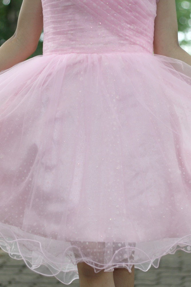 A-line One-shoulder Knee Length Tulle Handmade Flower Homecoming Dress