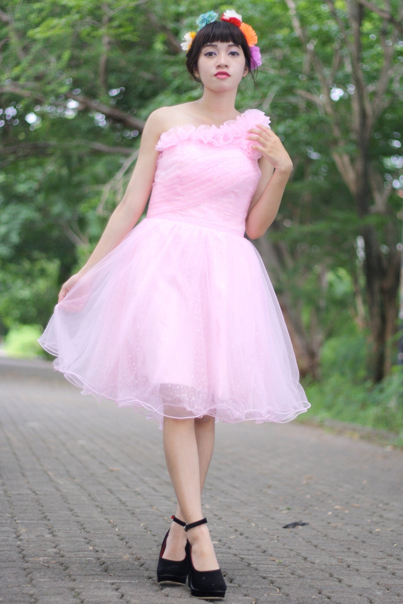 A-line One-shoulder Knee Length Tulle Handmade Flower Homecoming Dress