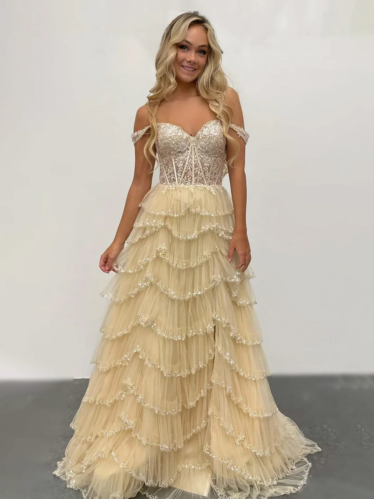 Scout | A-Line Sweetheart Champagne Tulle Prom Dresses with Appliques