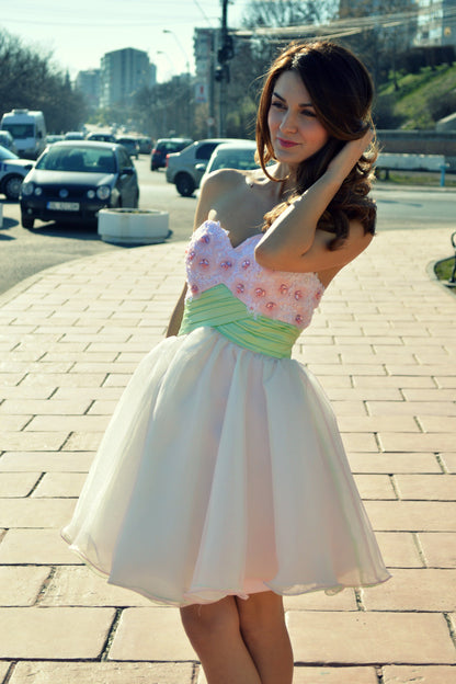 A-line Sweetheart Knee Length Tulle Beading Homecoming Dress