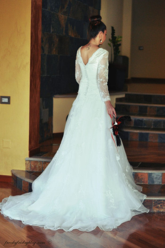 A-line V-neck Floor Length Tulle Applique Lace Wedding Dress