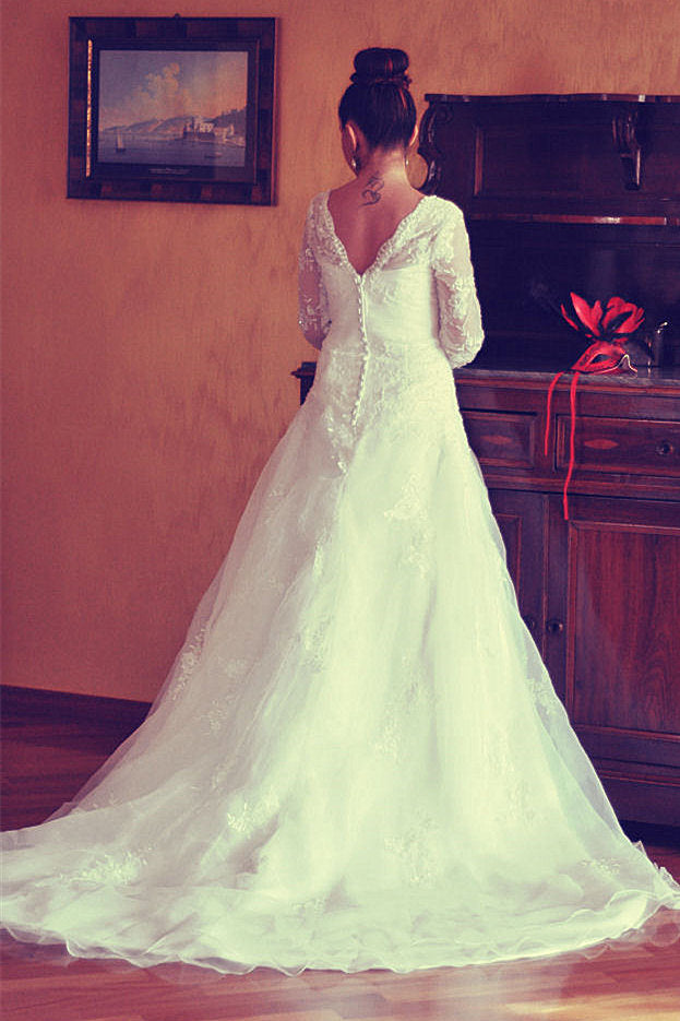 A-line V-neck Floor Length Tulle Applique Lace Wedding Dress