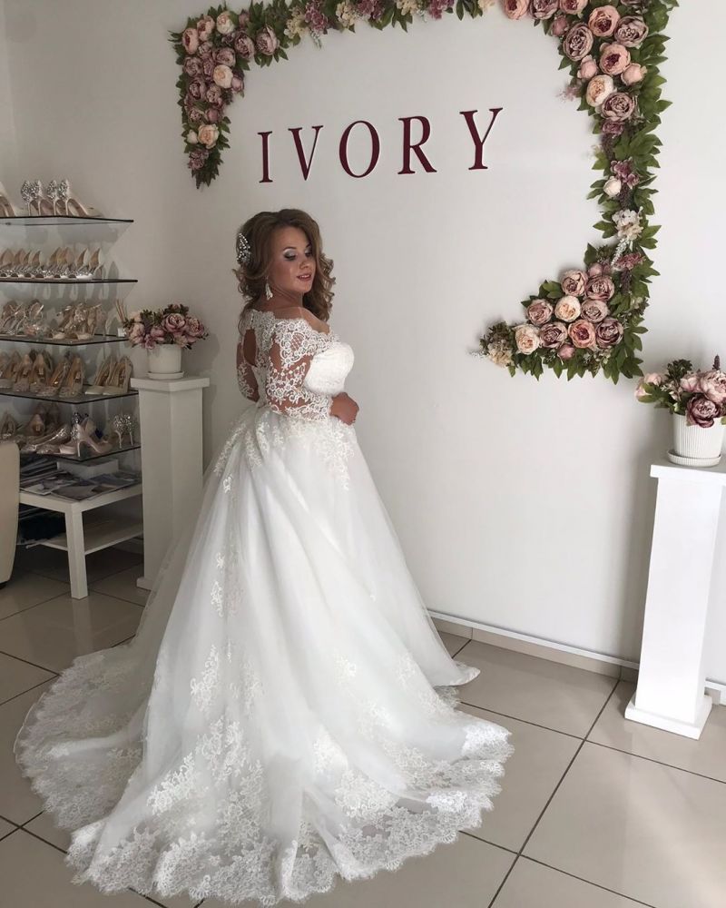 AmazingOff the shoulder Long Sleevess Lace Princess Plus size wedding dress