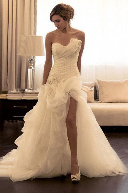 Beading Organza Sweep Train Sweetheart Sleeveless Ball Gown Wedding Dresses