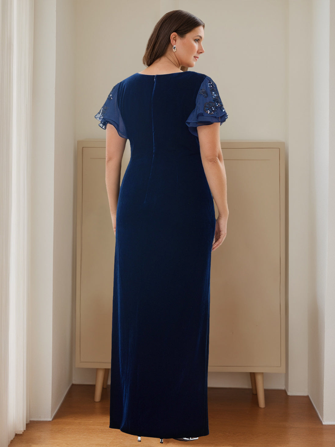 Sheath/Column V-Neck Short Sleeves Floor-Length Velvet Plus Size Mother of the Bride Dresses with Ruffles & Appliques