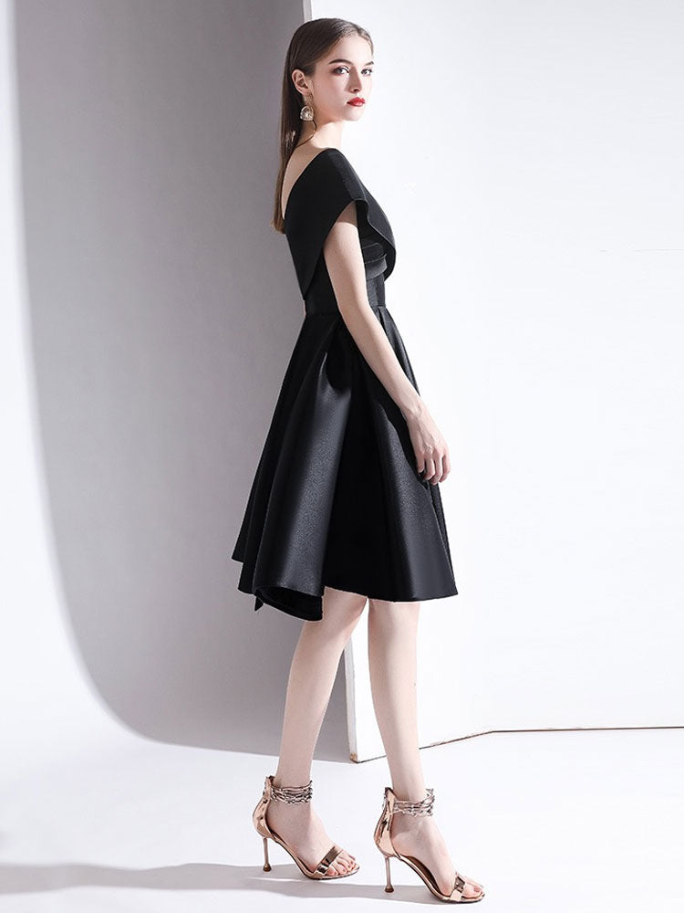 Charming Evening Dress A-Line V-Neck Knee-Length Short Sleeves Lace-up Pleated Satin Fabric Cocktail Dress Little Black Dress