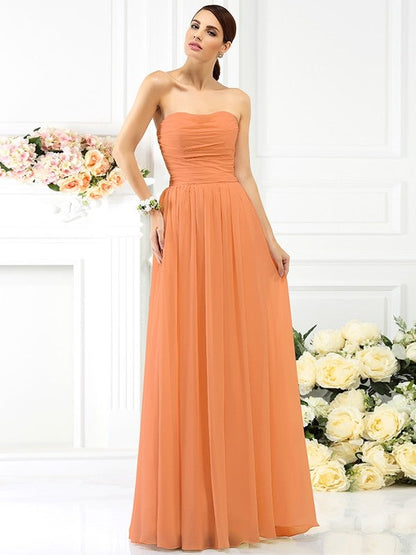 Charming Strapless Pleats Sleeveless Long Chiffon Bridesmaid Dresses