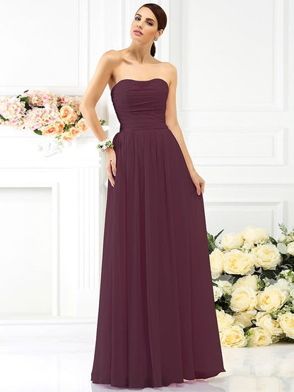 Charming Strapless Pleats Sleeveless Long Chiffon Bridesmaid Dresses