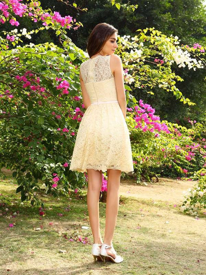 Chic Lace Sleeveless Short Bridesmaid Dresses