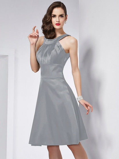 Chic Sleeveless Pleats Short Bridesmaid Dresses