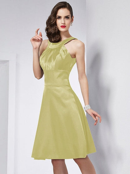 Chic Sleeveless Pleats Short Bridesmaid Dresses