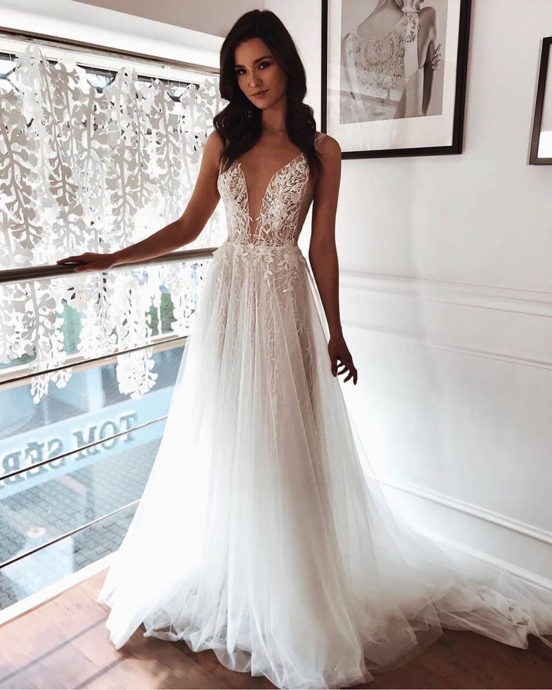 Chic Tulle A line Ivory Lace V neck Summer Beach Wedding Dress