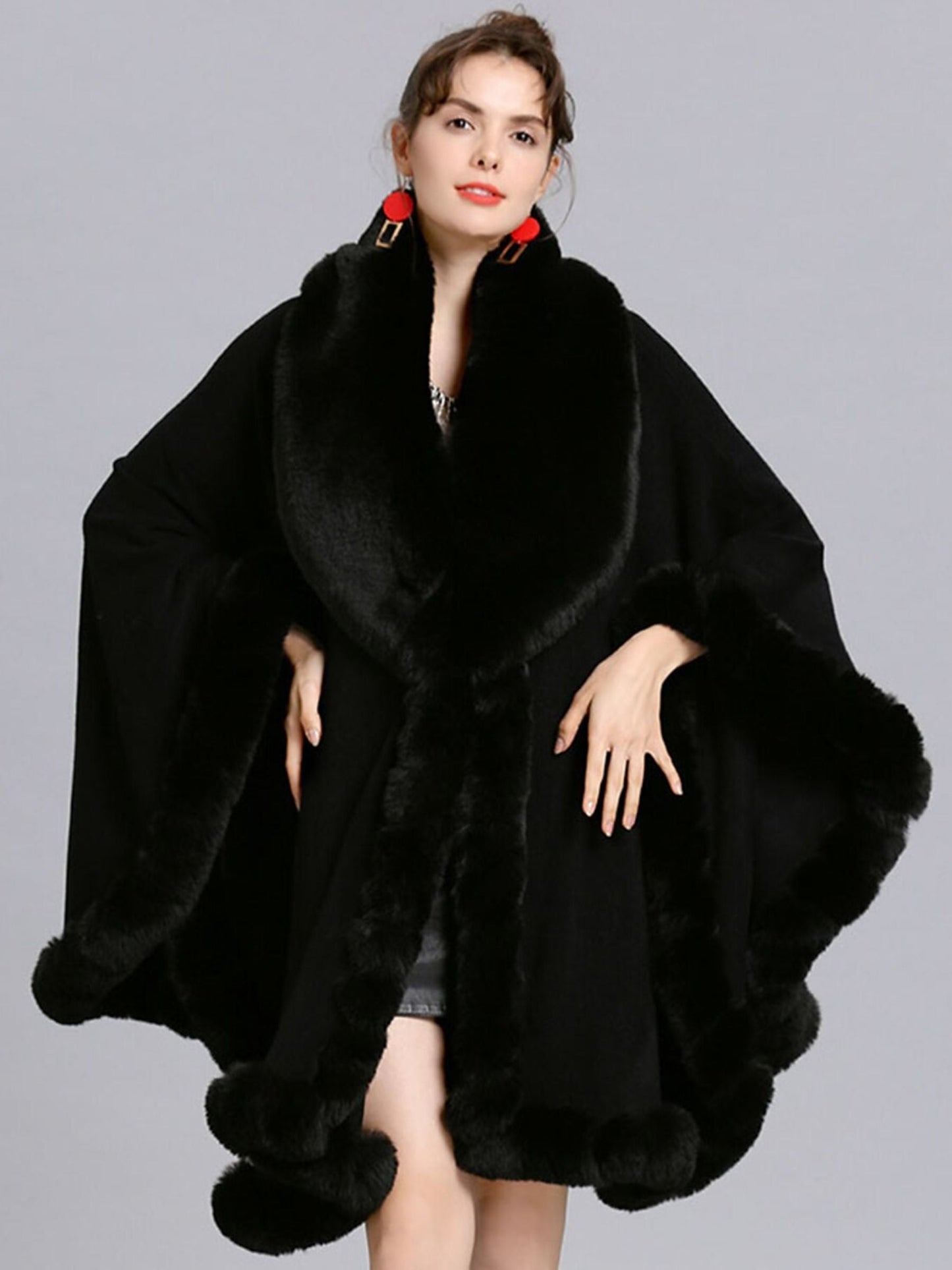 Women‘s White Fashionable Faux Fur Long Sleeves Wrap Cloak with Pure Color