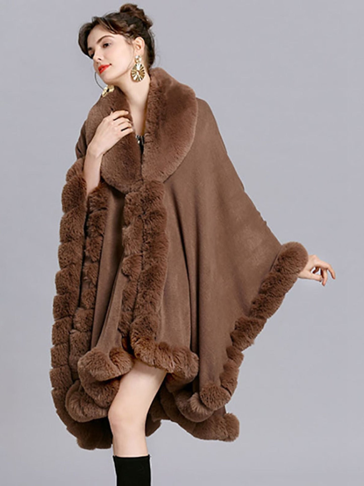 Women‘s White Fashionable Faux Fur Long Sleeves Wrap Cloak with Pure Color