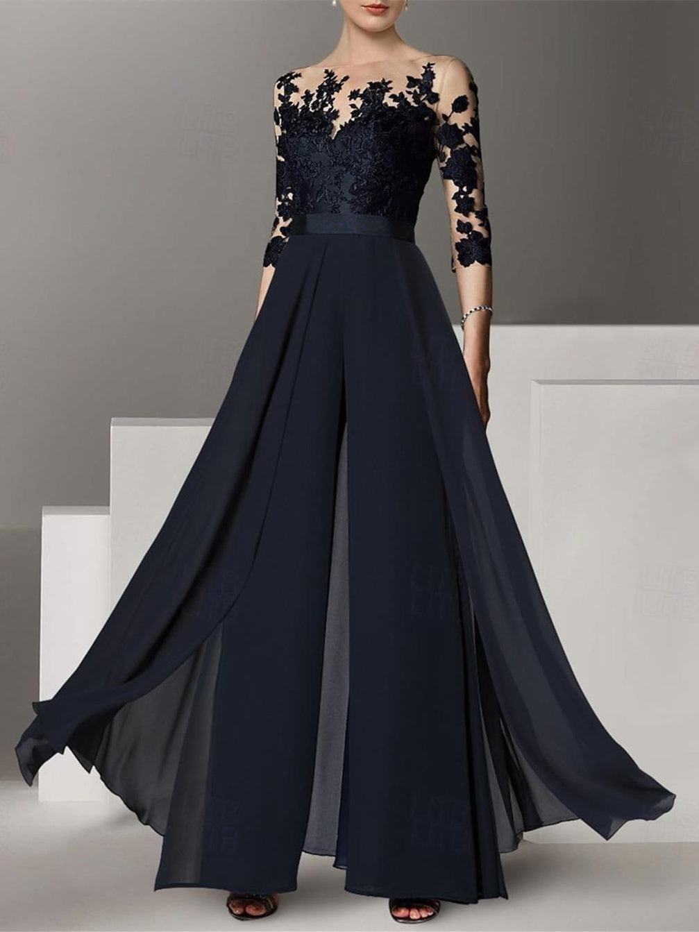 A-Line/Princess Jewel Neck 3/4 Length Sleeves Floor-Length Mother of the Bride Pantsuits with Applique