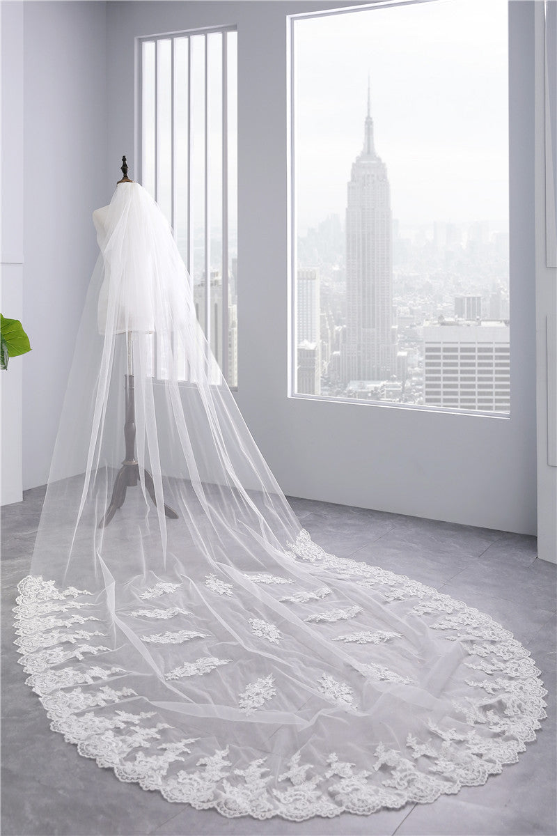 Two-tier Lace Wedding Veil with Appliques