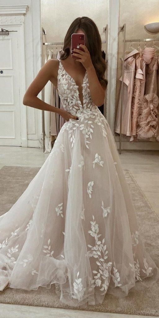 A-Line/Princess V-Neck Floor-length Lace Wedding Dress